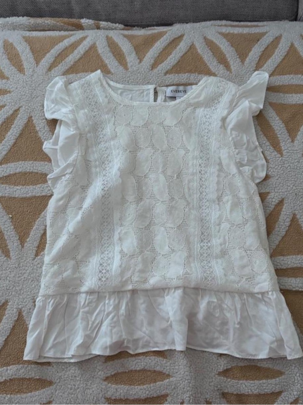 Evereve Lace Flutter Sleeve Tope